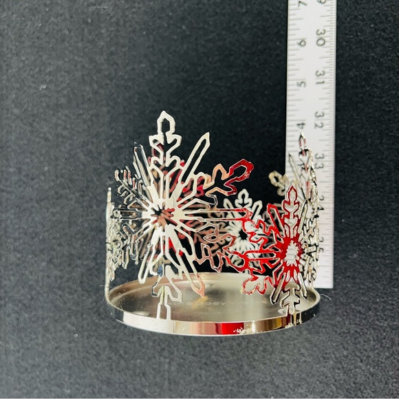 Bath & Body Works BBW 3-Wick Jar Metal Candle Holder Sleeve - Snowflakes - Picture 11 of 13